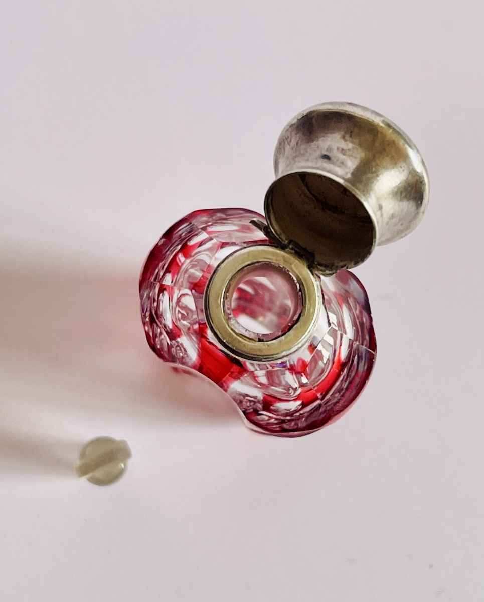 Salt Shaker - Crystal And Silver -photo-4